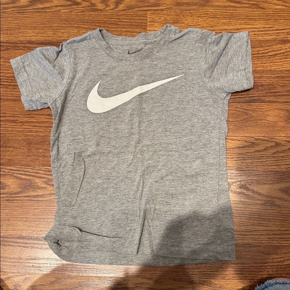 Boys Nike T Shirt Size 7